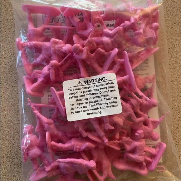 BMC  "1/32 Army Women (Bubblegum Pink)" 36pc Toy Soldiers - Picture 2 of 3
